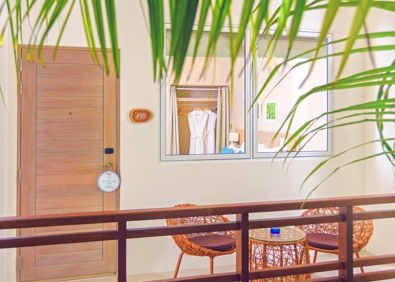 Malahini Kuda Bandos Resort Hulhumale Bagian luar foto A room at the hotel