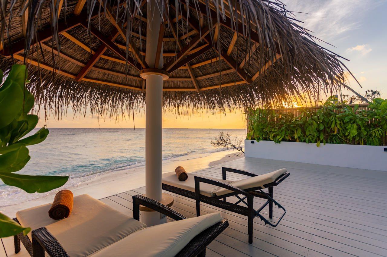 Malahini Kuda Bandos Resort Hulhumale Bagian luar foto Sunset at the beach
