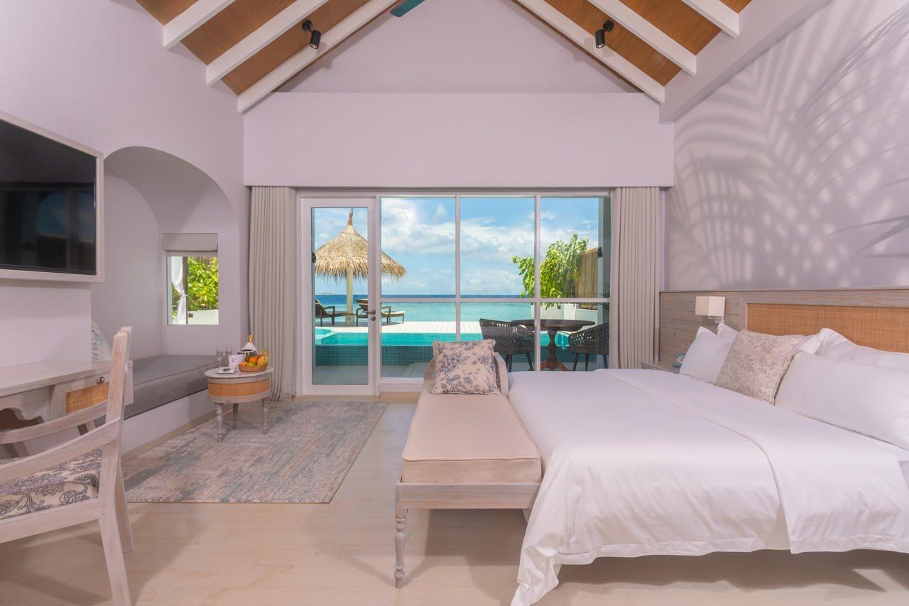 Malahini Kuda Bandos Resort Hulhumale Bagian luar foto Beachfront Pool Suite
