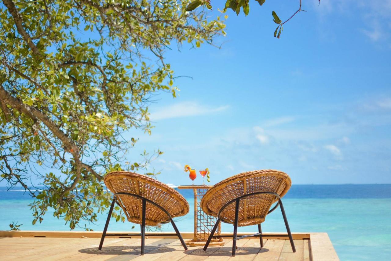 Malahini Kuda Bandos Resort Hulhumale Bagian luar foto View from the beach