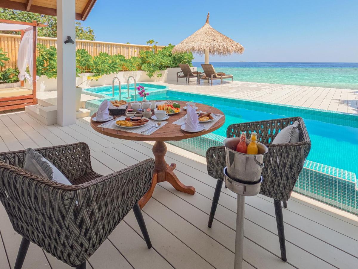 Malahini Kuda Bandos Resort Hulhumale Bagian luar foto A beach villa at the resort