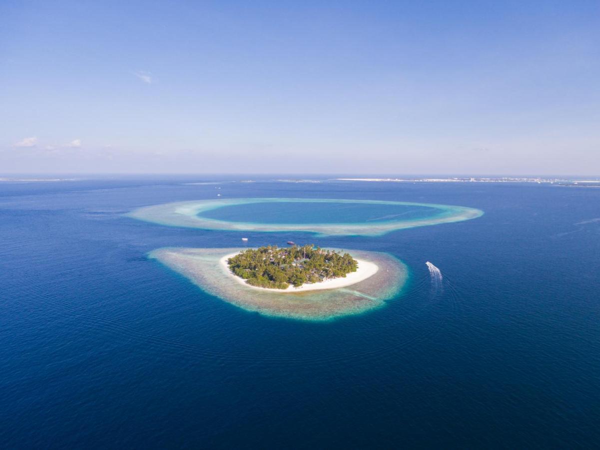 Malahini Kuda Bandos Resort Hulhumale Bagian luar foto The island of Maluku