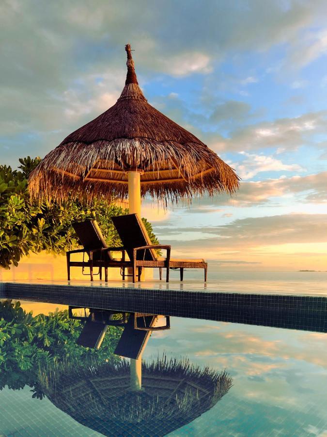 Malahini Kuda Bandos Resort Hulhumale Bagian luar foto Sunset at the beach