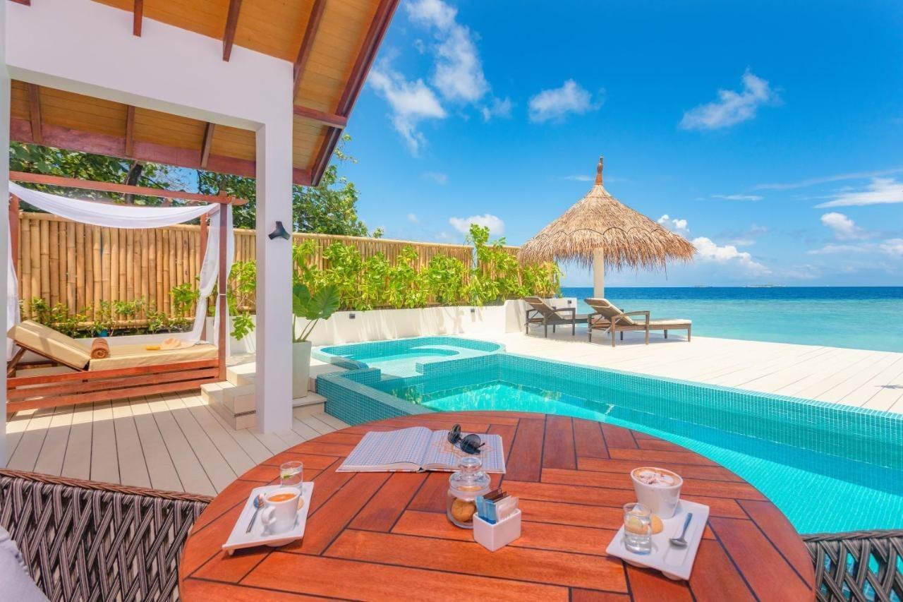 Malahini Kuda Bandos Resort Hulhumale Bagian luar foto A beach villa at the resort