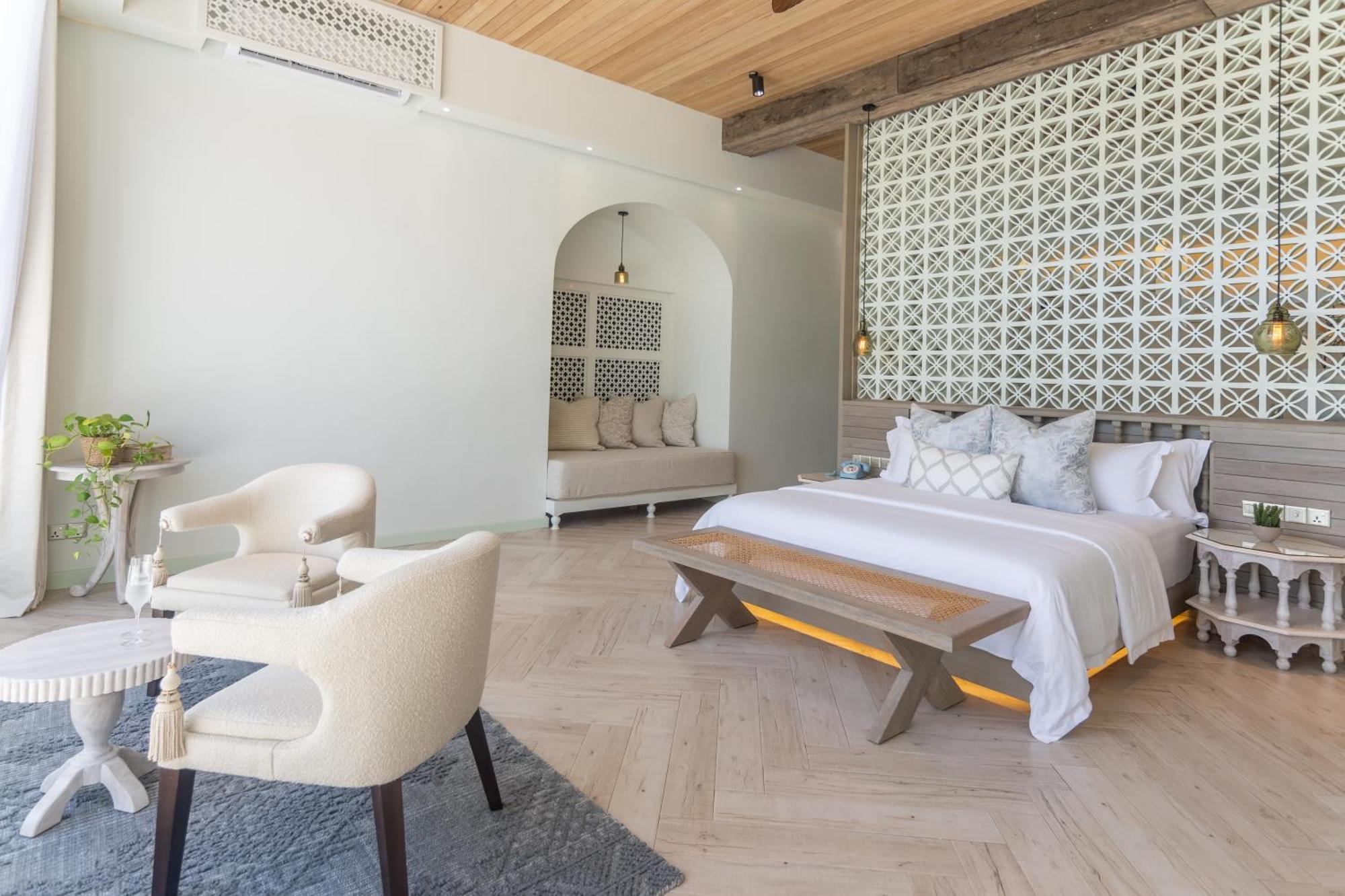 Malahini Kuda Bandos Resort Hulhumale Bagian luar foto A bedroom at the hotel