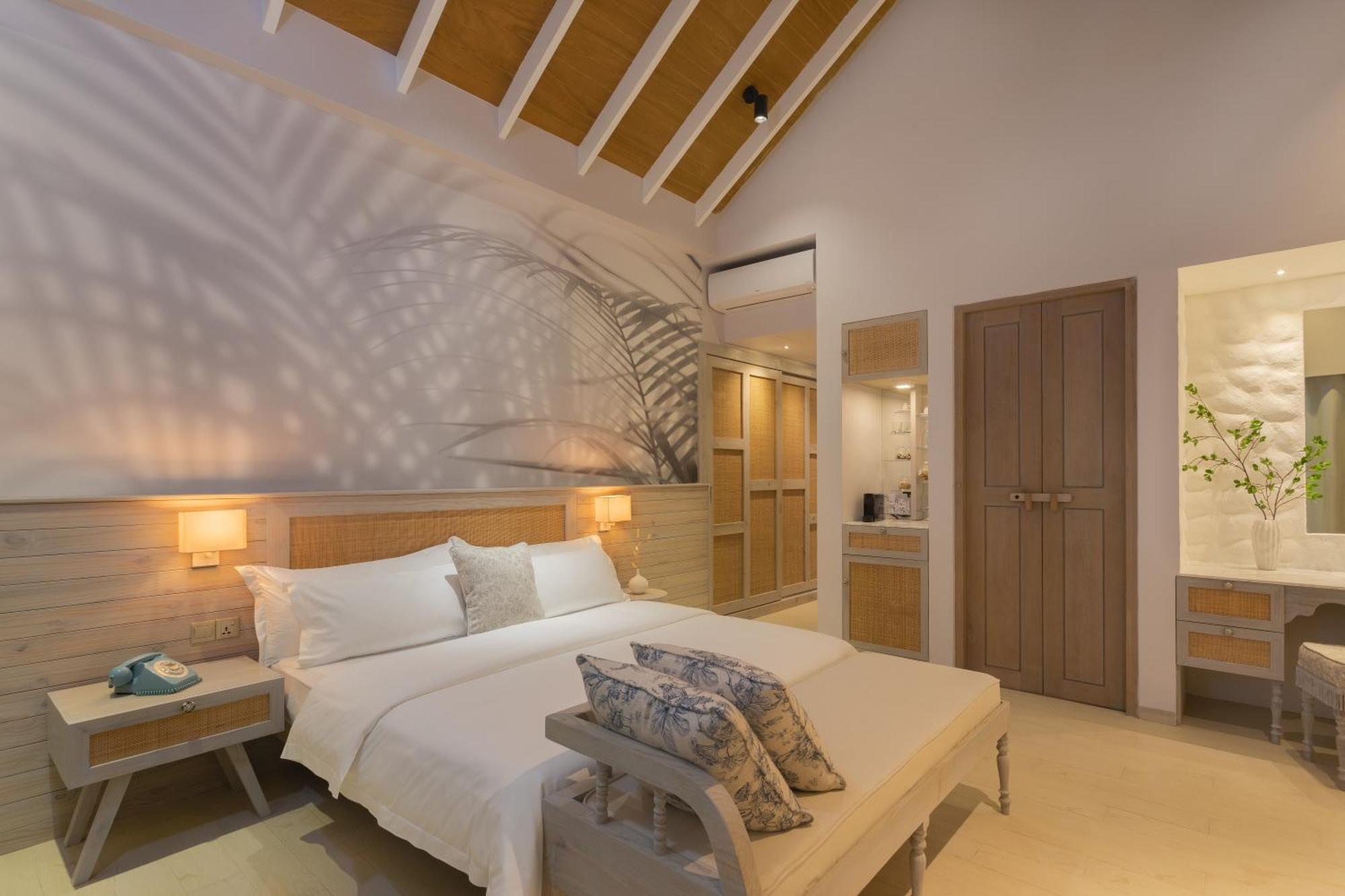 Malahini Kuda Bandos Resort Hulhumale Bagian luar foto A bedroom