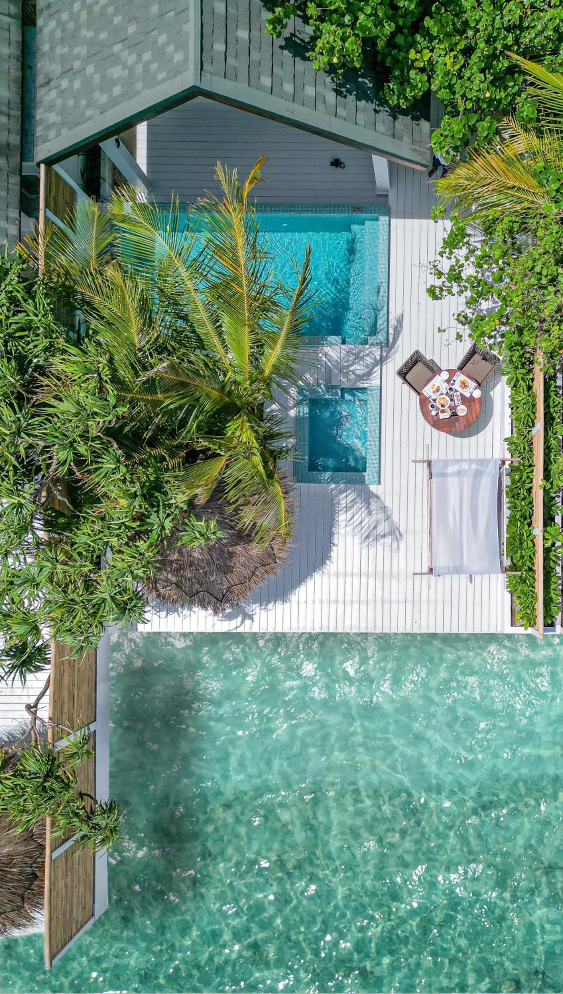 Malahini Kuda Bandos Resort Hulhumale Bagian luar foto The pool at the hotel