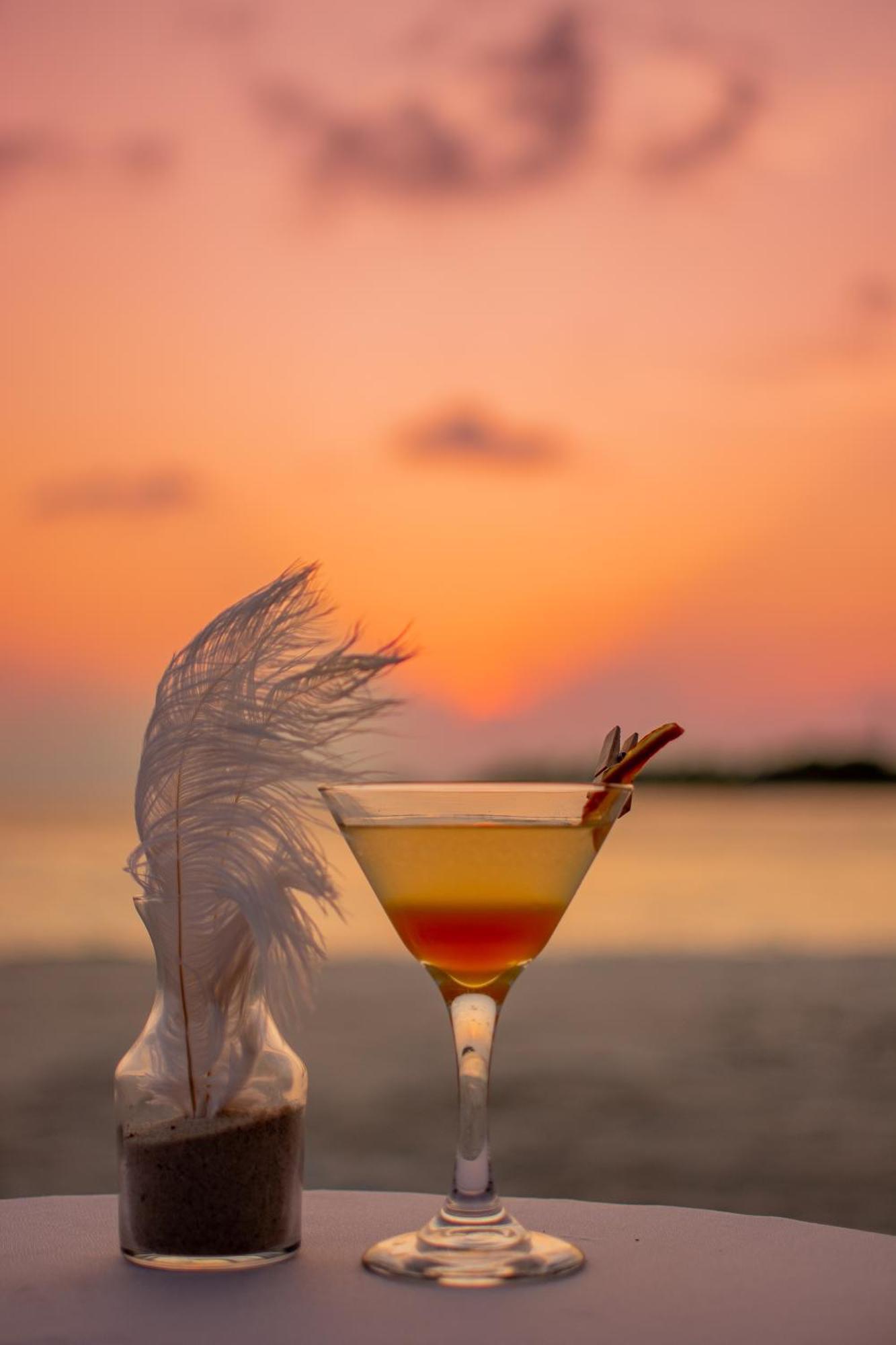 Malahini Kuda Bandos Resort Hulhumale Bagian luar foto A whiskey sour