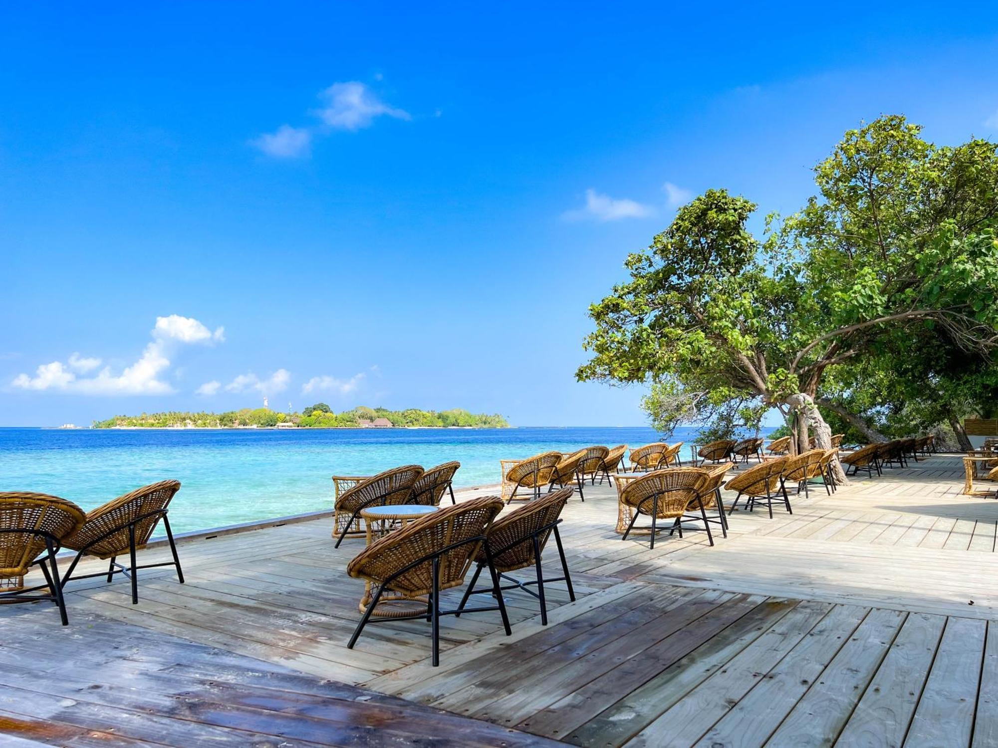 Malahini Kuda Bandos Resort Hulhumale Bagian luar foto View of the island from the resort