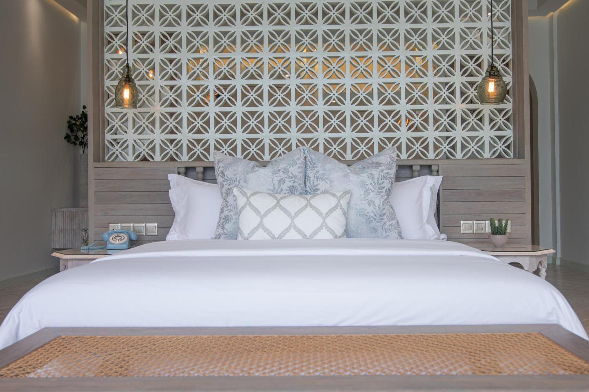 Malahini Kuda Bandos Resort Hulhumale Bagian luar foto A bedroom at the resort